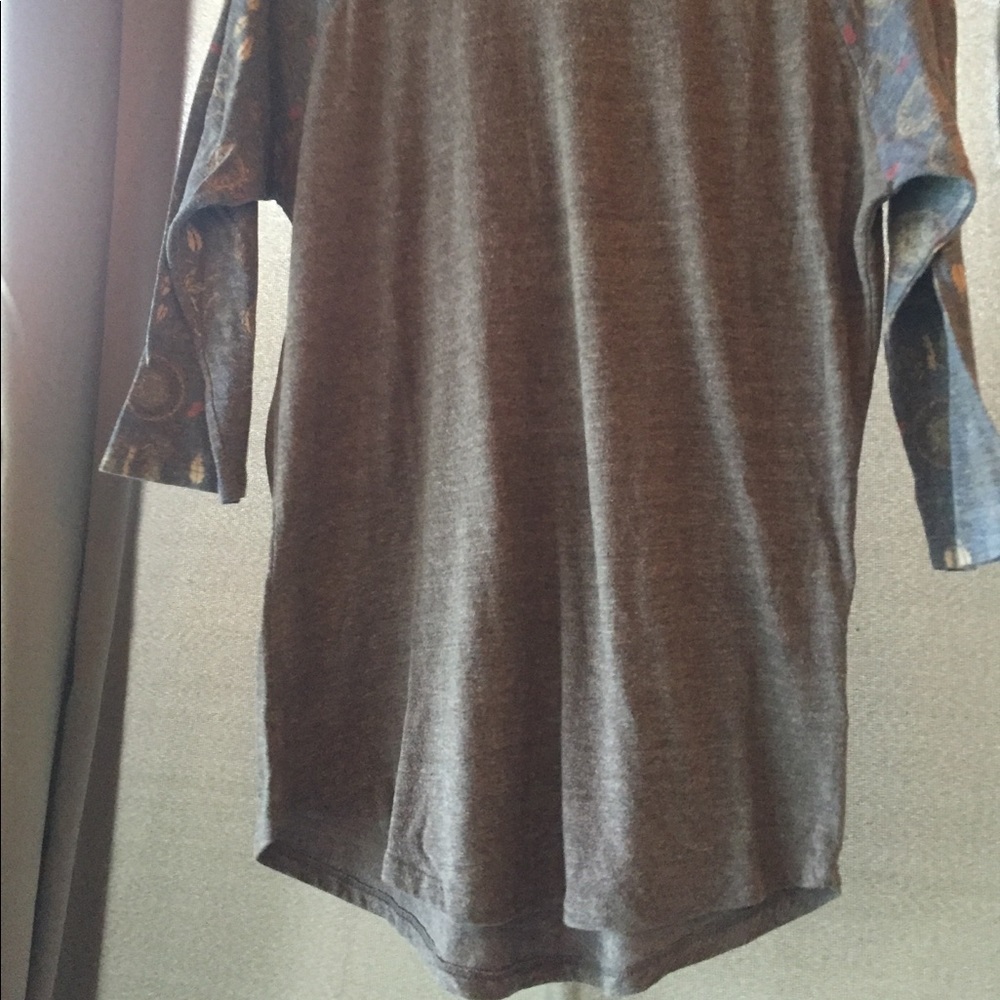 Lula Roe “Randy tee Size Medium - Picture 7 of 8